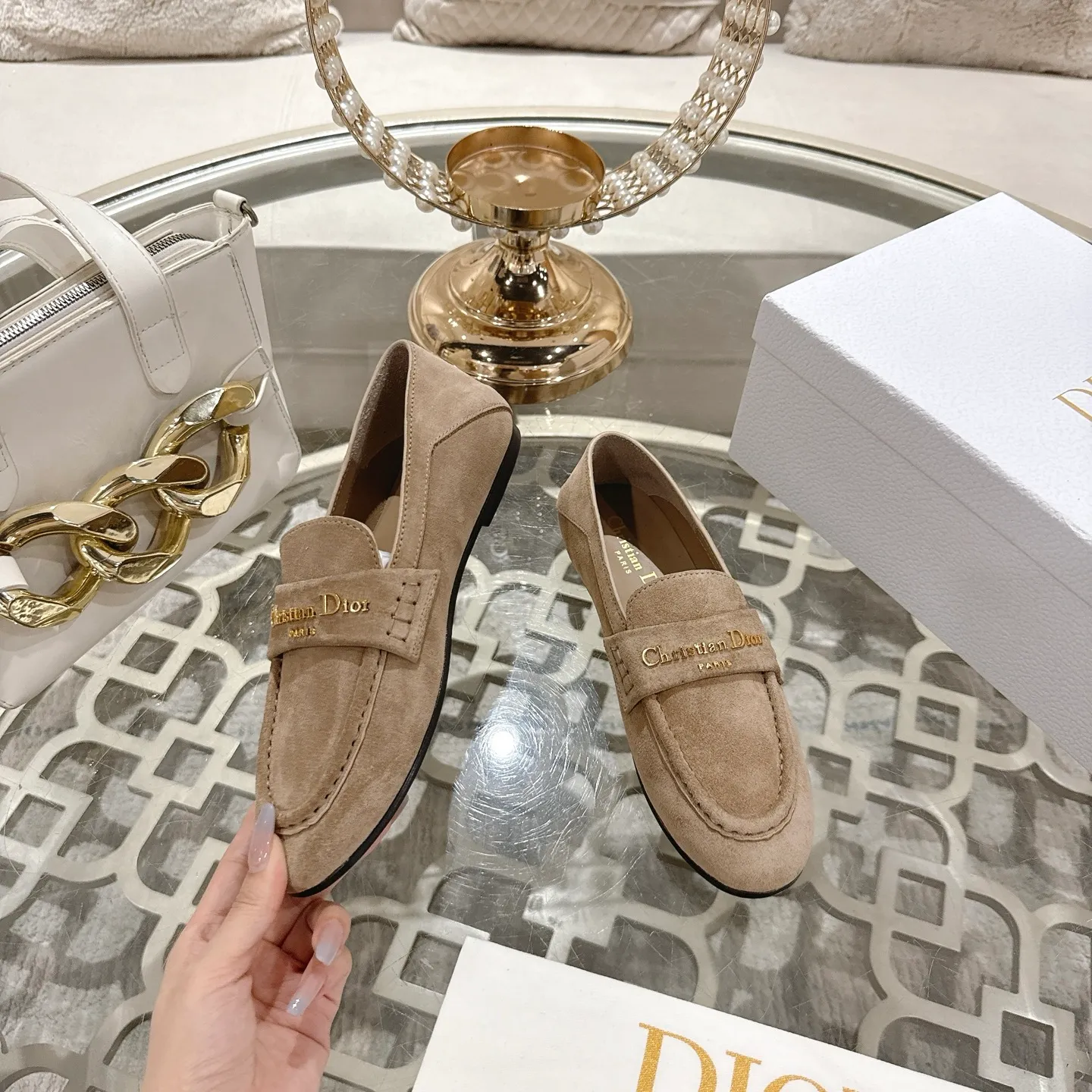 👟👟Ex-factory price 640👟👟 🍸 Dior Dior | 2025 ˢˢD Home 2025 Spring and Summer New Products The latest popular slip-on letter buckle loafers series〰 Original purchase, development and production👍🏻This Dior loafer is carefully made of black glossy cow leather, and the front letter plate is decorated with golden tone Christian Dior Paris logo. Paired with a leather-injected outsole, it adds classic style to any casual look. Upper: original cowhide/cow suede, lining: cowhide, outsole: injection molded leather outsole imported from Italy, heel height: 1cm, size: 35-42 (customized at 40.41.42)